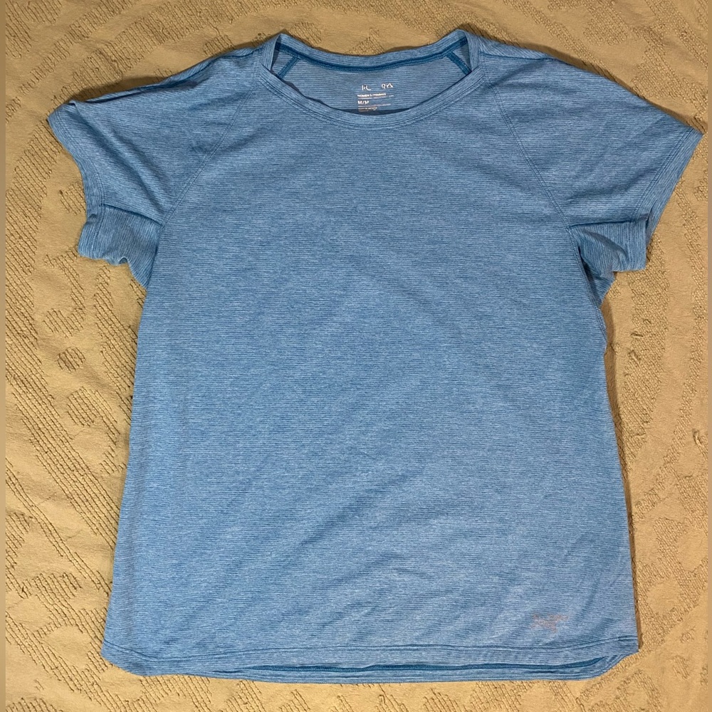 ARC’TERYX women’s athletic tee, size medium